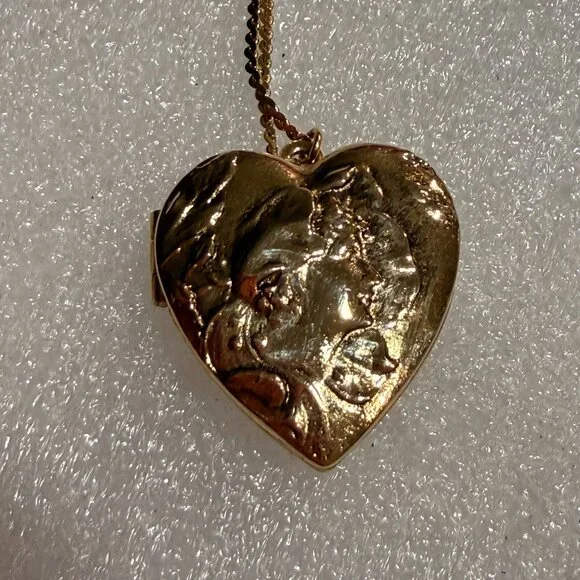 Vintage Large Gold Tone Double Locket Pendant on 28" Chain like new - Picture 4 of 6